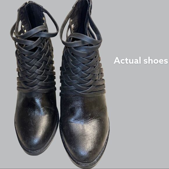 Mossimo very nice barely used condition black strappy crossed ankle boots! - Picture 4 of 12